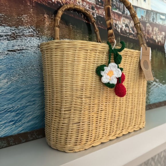 Wicker Basket Tote Handcrafted in Vietnam - Picture 4 of 16